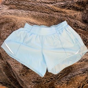 Lulu Lemon Hotty Hot Low-rise lined short 4”